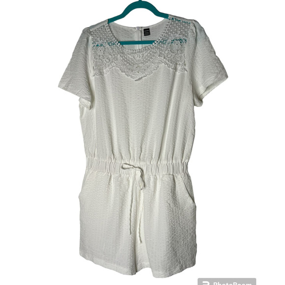 Gomorn Pants - Gomorn Women's Romper Size XL in White w/Elastic Waist and Lace Neckline